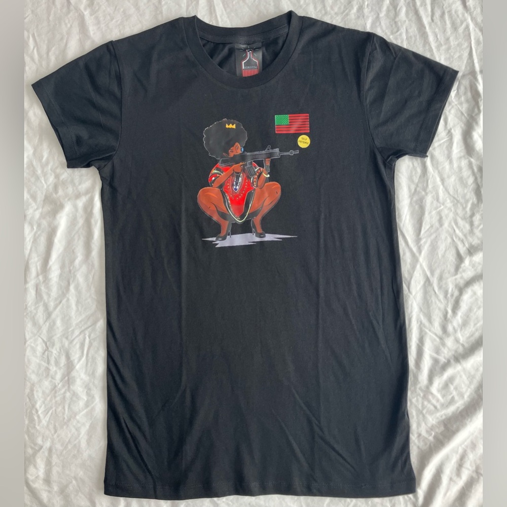Afro Revolution Lady Dashiki Rifle Holding Self Defense Black Tee Size M